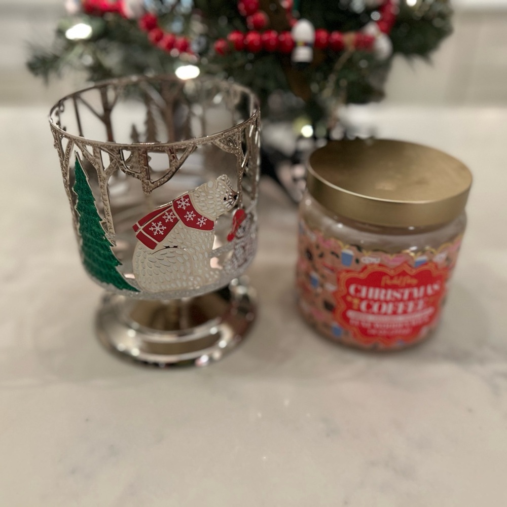 Bath & Body Works Nordic Animals pedestal 3 wick holder& new crackle wick candle